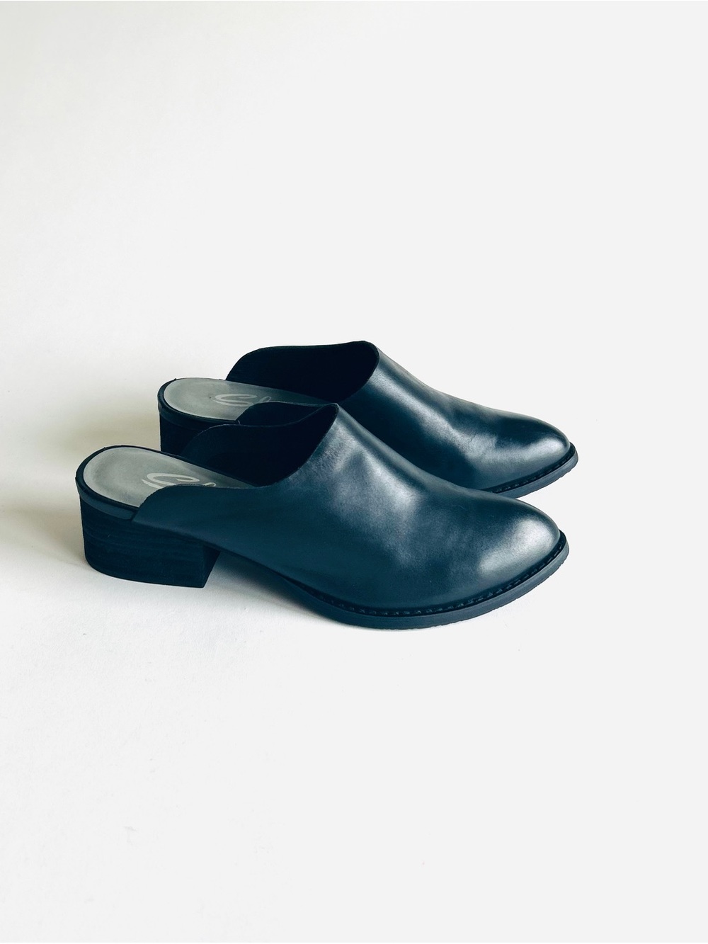 Sbicca Vintage Collection Black Leather Almond Toe Heeled Mules size 7